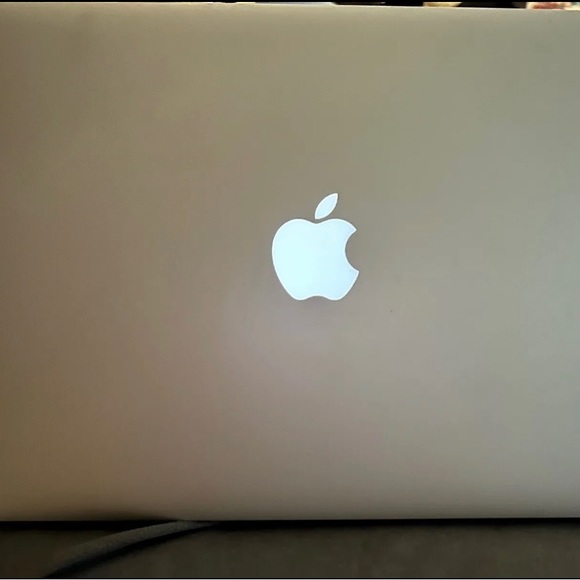 ‼️S🅾️LD‼️Barely Used, Like New MacBook Air - Picture 6 of 9